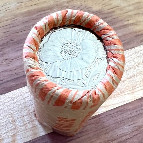 Canada 2015 'Remembrance Day Poppy' Roll of 40 x 25 Cent Coins! - Picture 1 of 8